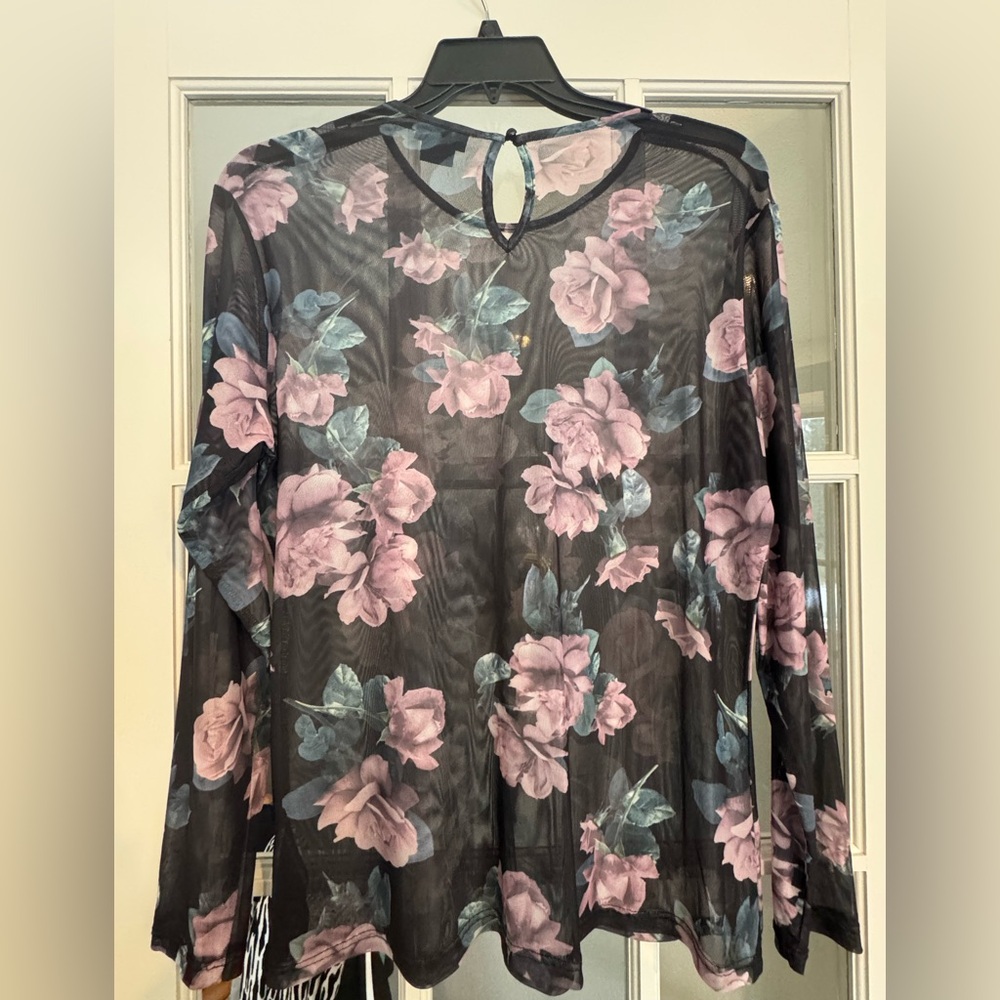 City Chic Mesh Floral Top
Plus size
S / 16